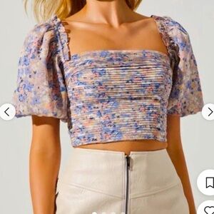 NWT ASTR bubble sleeve blouse